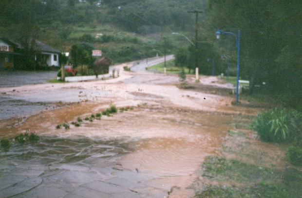 CALÇADÃO ALAGADO, POR VOLTA DE 2000